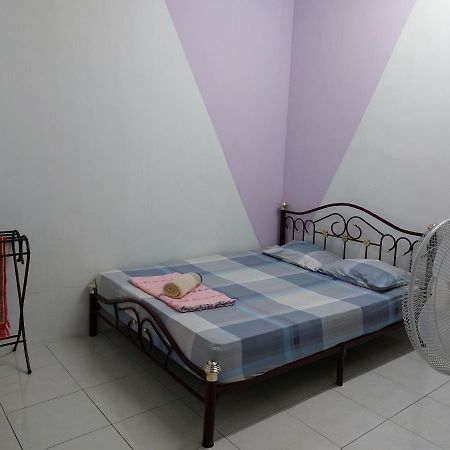 Pelangi Homestay Bota Esterno foto