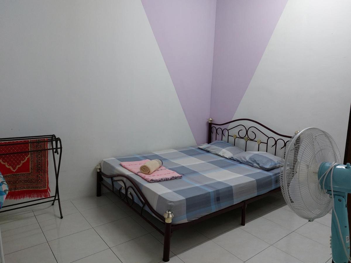Pelangi Homestay Bota Esterno foto