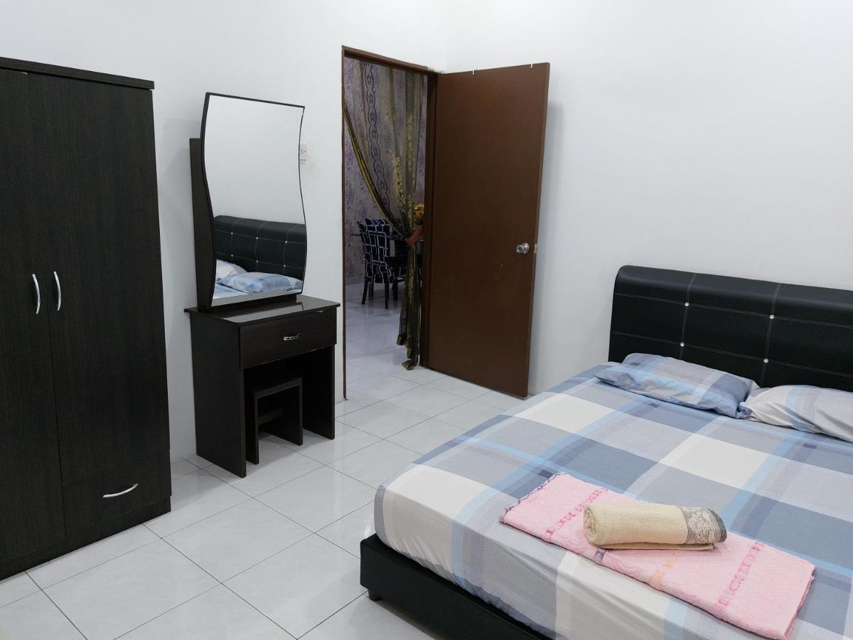 Pelangi Homestay Bota Esterno foto