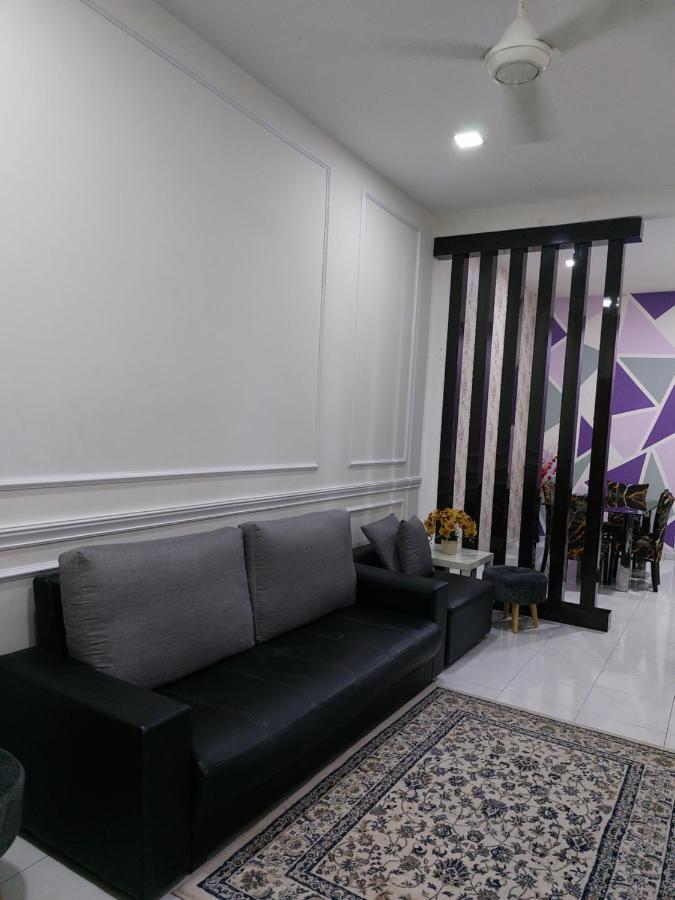 Pelangi Homestay Bota Esterno foto