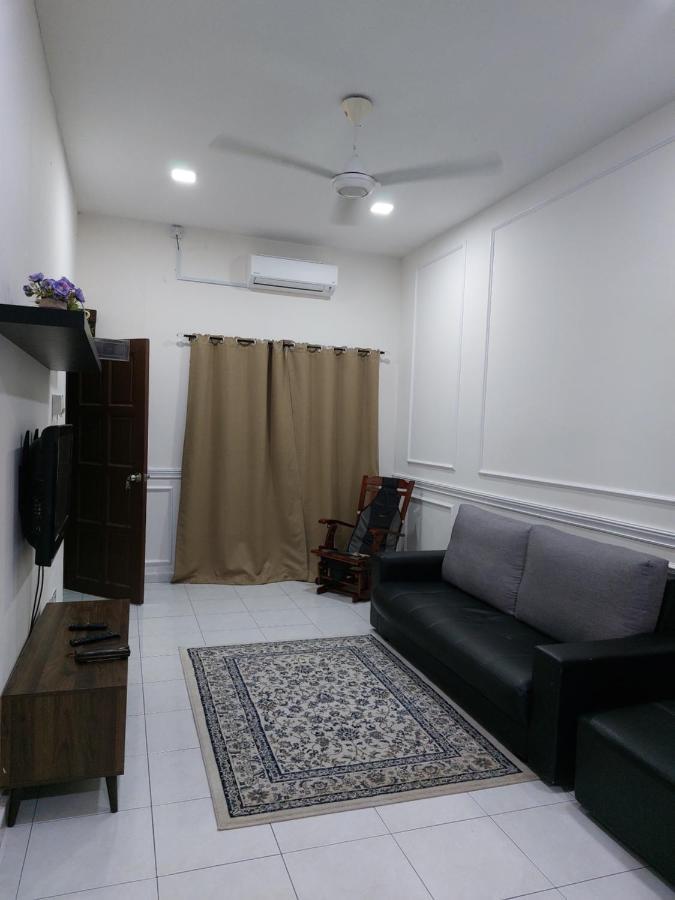 Pelangi Homestay Bota Esterno foto